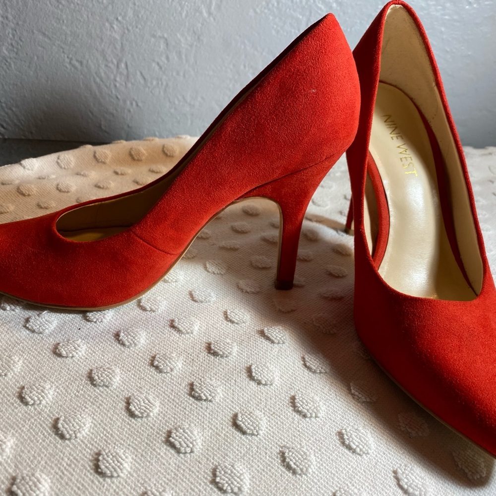 NINE WEST Red Suede Fifth 9x9 Womens Dress Pumps - Picture 10 of 16